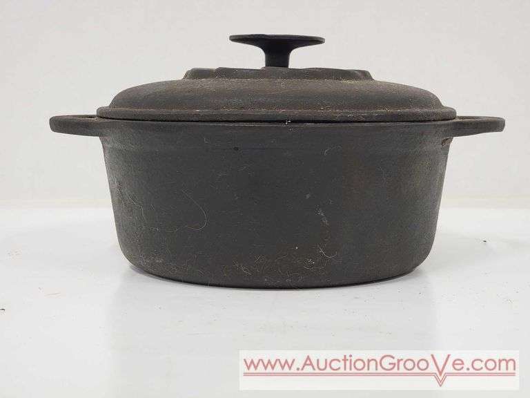 Small HP Cast Iron Dutch Oven. Needs a good Cleaning. Its a little sticky and when I wiped it off the cloth fibers stuck to it. Pan Surface 6.5 x 3". A3