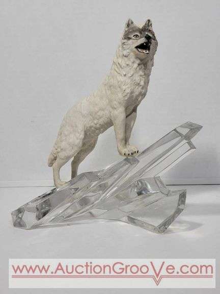 Crystal Iceberg With Wolf by The Franklin Mint. Has one small chip 10 x 4 x 5.5. **added Wolf. I saw something that suggested the wolf goes with this piece. It just needs a bit of glue and it will be 