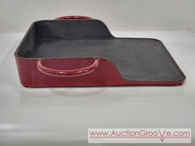 Cast Iron and Enamel Griddle / Plancha. Surface is sticky and when I wiped it off the cloth fibers stuck to it. It just needs to be washed. Surface is 13 x 13 the entire Griddle is 19 x 14 x 2.5. A3