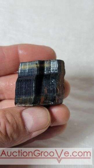 TIGER EYE. Photographed, wet & dry. 38 grams. B1