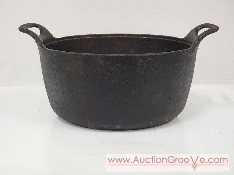 Cast Iron Pot. Inner dimension 10 x 5. A3