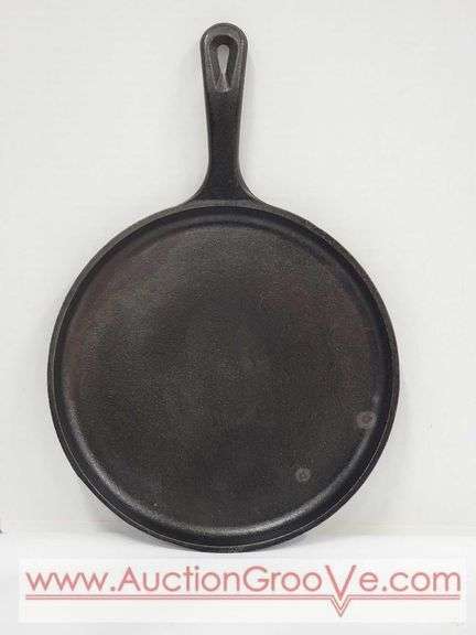 Lodge 90G Skillet. 9.5". 16 x 1.5 x .5. B2