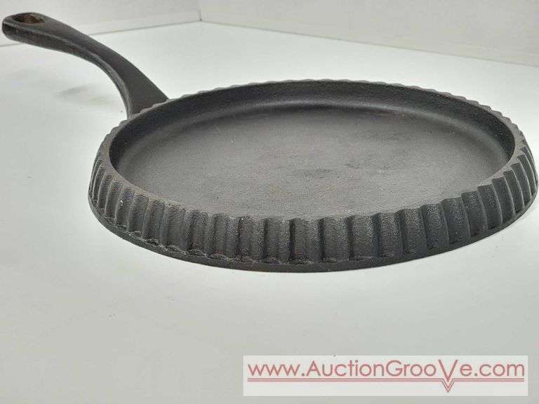 Paula Deen Cast Iron Hoecake Pan. 9.5 x .5". A1