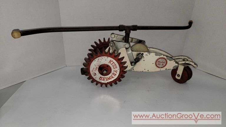 KEES KRAWLER Model 91-A Water Propelled Lawn Sprinkler. Did not test. R2