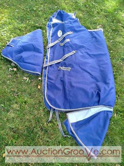 WeatherBeeta 72in blanket with detachable neck cover. Great condition and clean