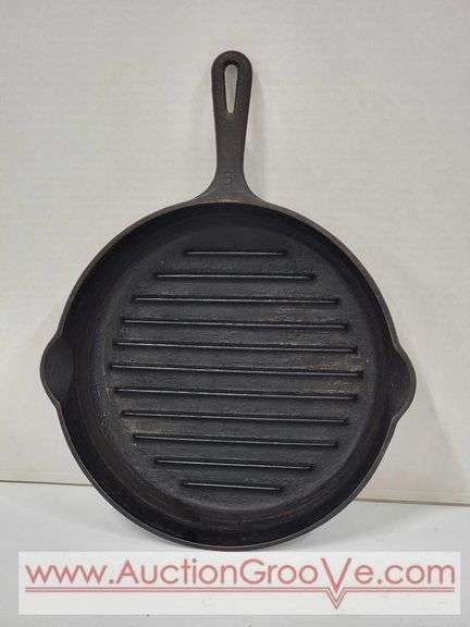 11 Inch Cast Iron Grillet. USA. 16 x 12 x 2. B1