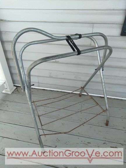 Sturdy metal saddle stand, used stand 36Hx19Wx26D.
