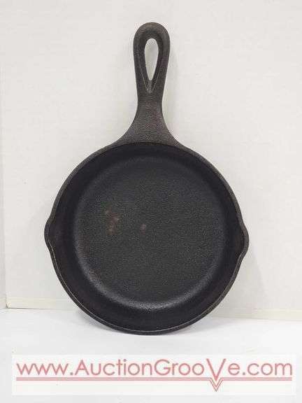 Lodge 3SK Cast Iron Pan. 6". 10 x 6.5 x 1.5. B2