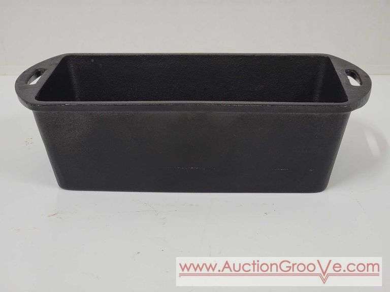Lodge Cast Iron Loaf Pan. 10 x 5 x 3. A2