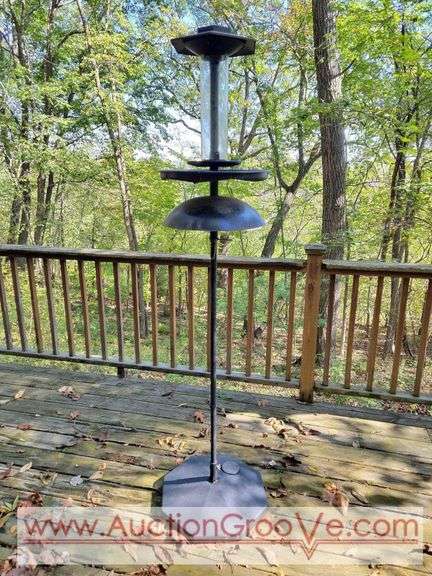 The Effortless Bird Feeder. Bird Feeder Pole with Weighted Base. It appears to be in good shape it just needs a Good Cleaning. It also Dissasembles for easy storage or transportation. 19 x 76. P