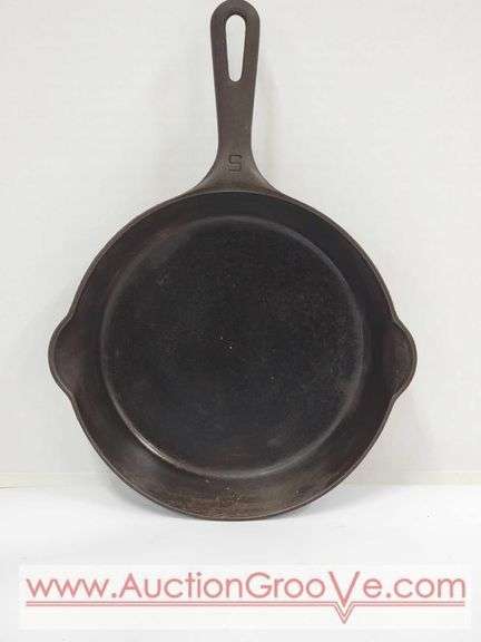 Griswold Cast Iron 5. 724. 12.5 x 9 x 2. B2