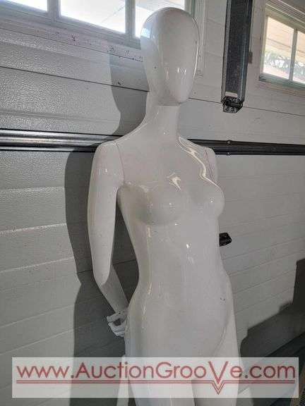 Life Size Model Mannequin. Removable Magnetic Arms. 70 x 24 x 15. No stand. XAB
