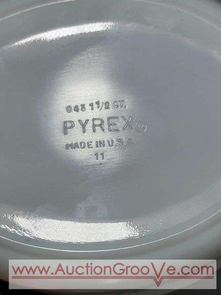 PYREX Blue Medow 1 1/2 qt Casserole Dish. XSJ