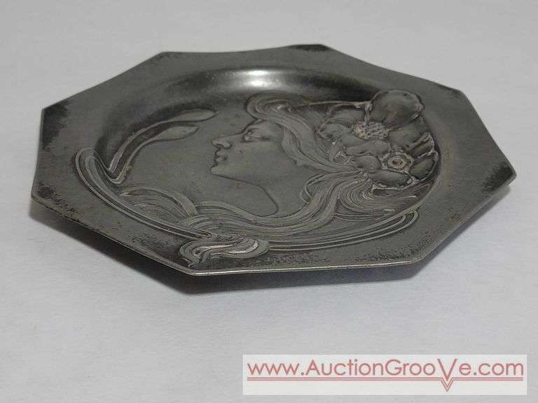 An Art Nouveau high relief portrait plate