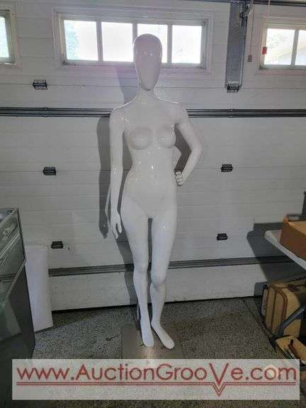 Life Size Model Mannequin. Removable Magnitic Arms. 70 x 24 x 15. XAB