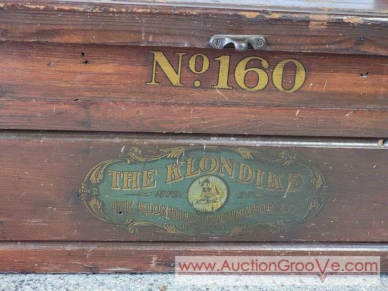 The Klondike Incubator Box No. 160. 35 x 28.5 x 13. XAB