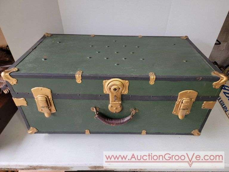 Vintage Steamer Trunk on casters. 30 x 16 x 14. XJC