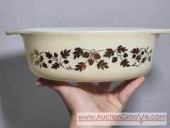 PYREX Golden Acorn 1 1/2 qt Casserole Dish with Holder. XSJ