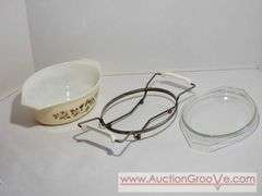 PYREX Golden Acorn 1 1/2 qt Casserole Dish with Holder. XSJ