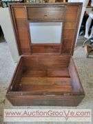 The Klondike Incubator Box No. 160. 35 x 28.5 x 13. XAB