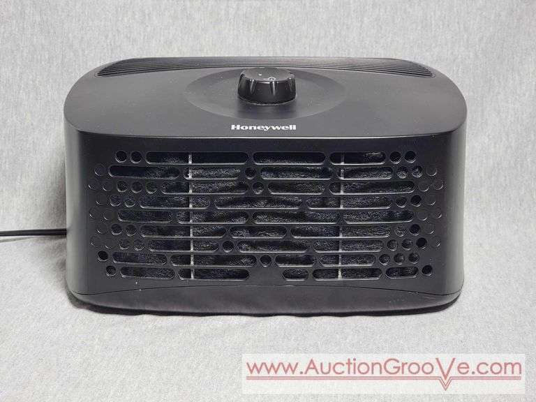 Honeywell True HEPA Tabletop Portable Air Purifier, model HPA020B. T4