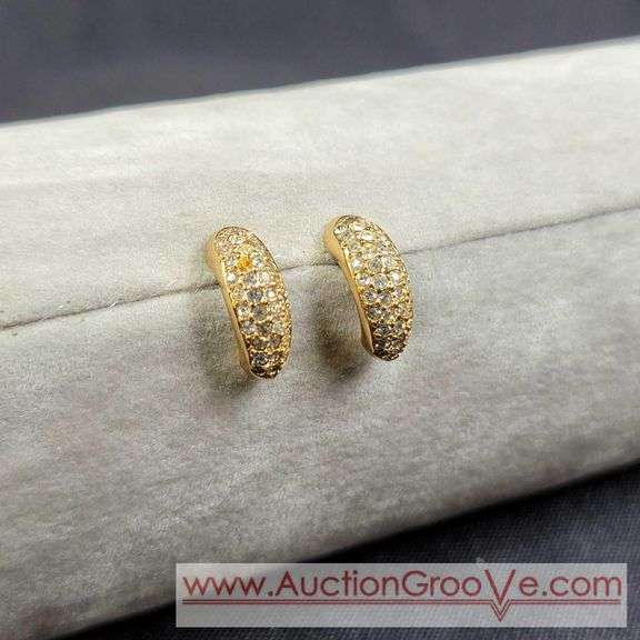 Gold Tone Earrings. T5