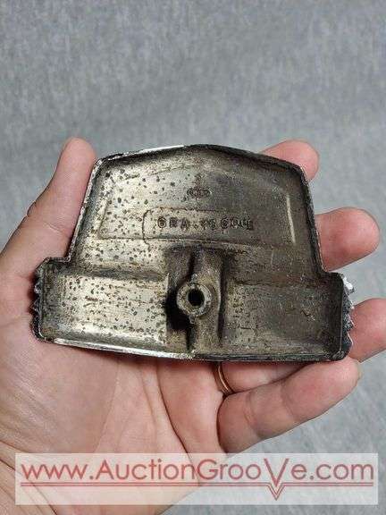 1940s Super Deluxe 8 Emblem. B1