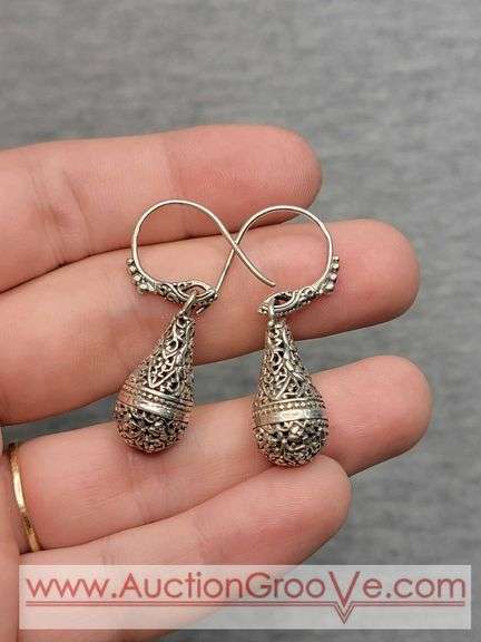 SARDA Sterling Silver Teardrop Earrings. 8g. JB