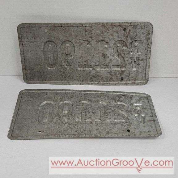 1983 Minnesota License Plates Front and Back. A