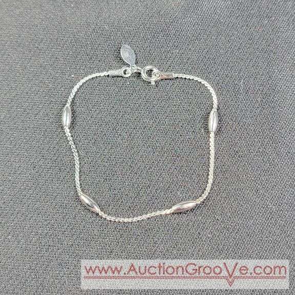 Silver Tone Avon Bracelet. T5