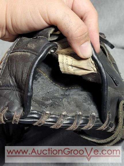 MacGregor B-26 Umpire / Catchers Mask. PLUS Easton Baseball Mit. A4