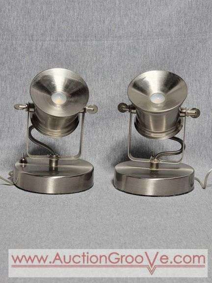 Pair of Hampton Bay Accent Lights. Perfect for adding a dramatic affect to your art work or decor. B3