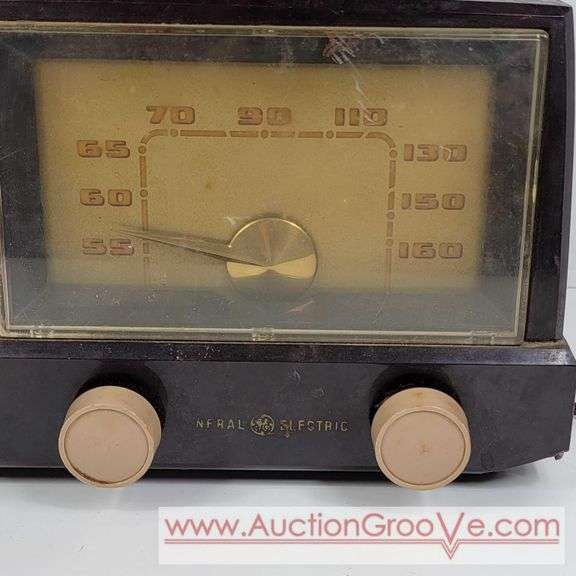 General Electric Radio. Model 414. Plugged in and it did not respond. 12 x 6 x 7. A