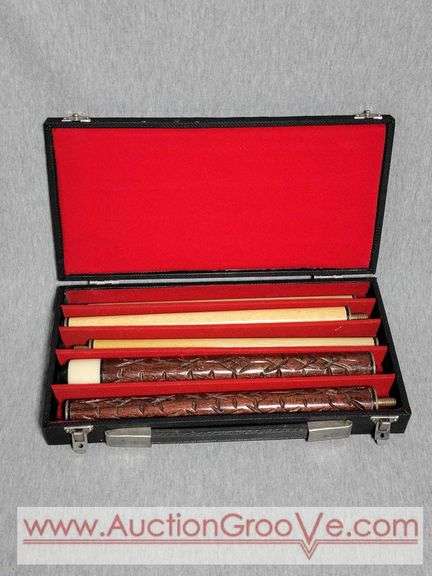 Pool Cue in Carrying Case. 55". T4