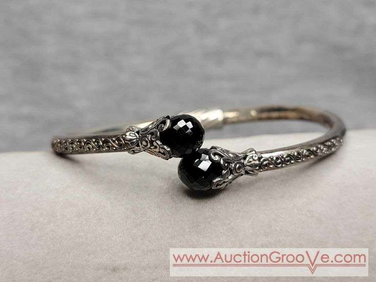 SARDA Sterling Silver Black Onyx Hinged Bangle Bracelet. Onyx has a few chips. 13.4g. JB