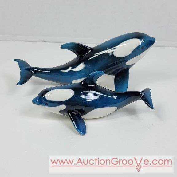 2 Ceramic Whale Figuines. 7 x 3 and 5 x 2. A