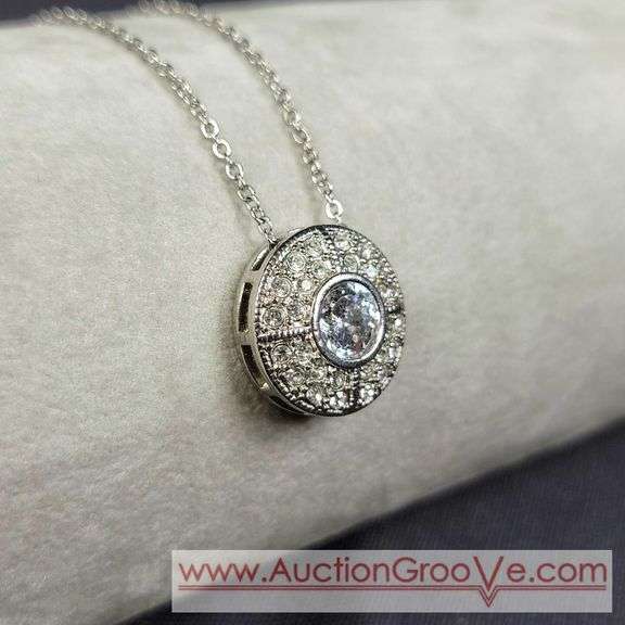Silver Tone Avon Necklace. T5