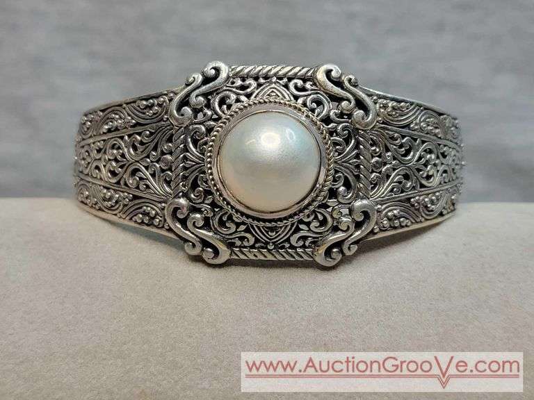 SARDA Sterling Silver Cultured White Mabe Pearl Bracelet. Bend to Adjust size. 46g. JB