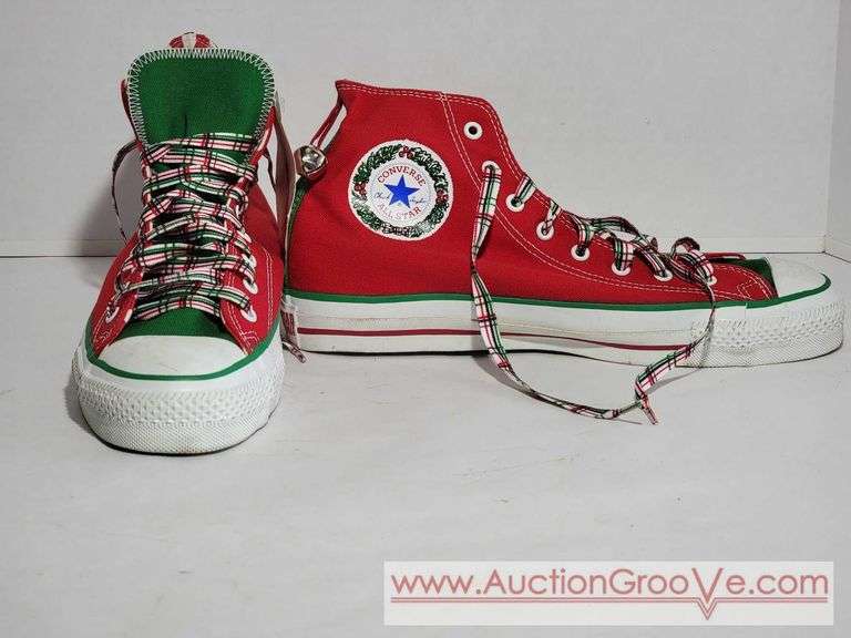 Converse Chuck Taylor All Star Christmas Jingle Bell Shoes. Size 9.5. T4
