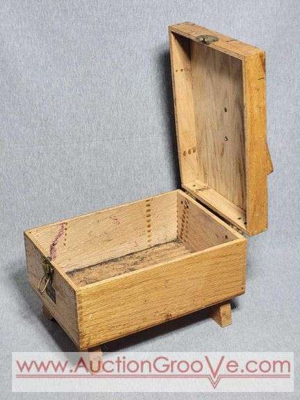 Gold Bond Shine Chest. Shoe Shine Box with Brushes. B2