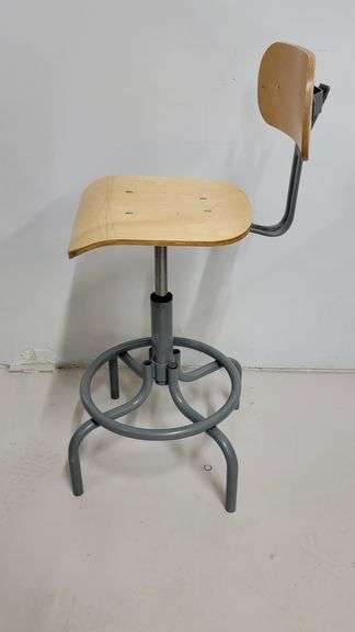 You are bidding on a Single, Swivel, Contoured Plywood, Adjustable Height Stools Chair by INTERION. 

More available in this auction.

Used and fully functional. See photos for details. 

From Company