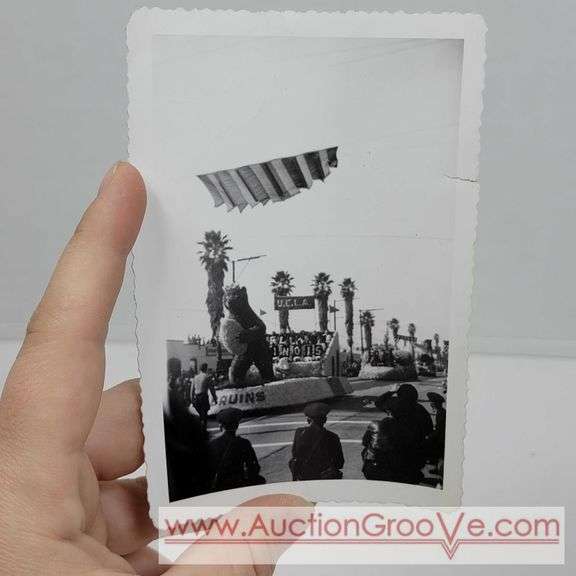 Black and White Parade Photos. T3
