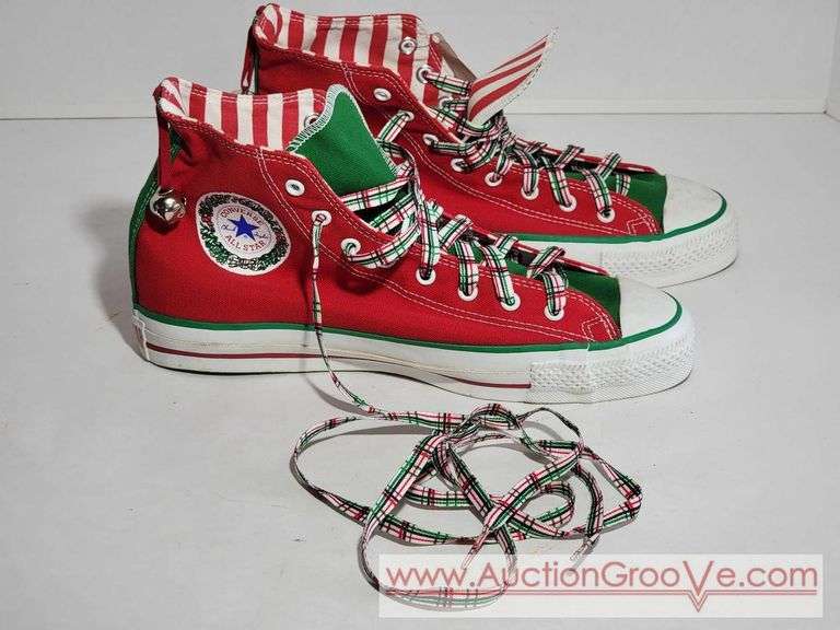 Converse Chuck Taylor All Star Christmas Jingle Bell Shoes. Size 9.5. T4