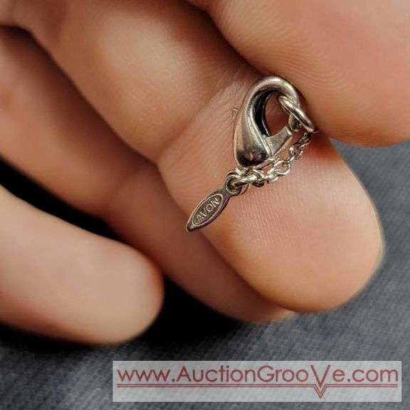 Silver Tone Avon Necklace. T5