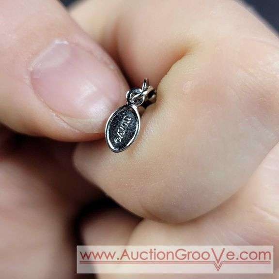 Silver Tone Avon Bracelet. T5