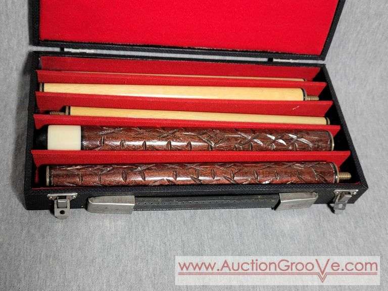 Pool Cue in Carrying Case. 55". T4