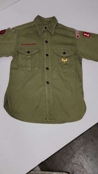 BOY SCOUTS OF AMERICA ~ OFFICIAL SHIRT~ National Counsel ~ Sanforized  with patches. MINNEAPOLIS 106 ~ BE PREPARED ~ B.S.A. ~ BOY SCOUTS OF AMERICA ~ Best guess is size Small. Good condition but zoom 