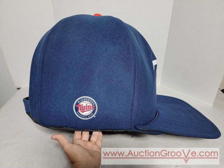 Minnesota Twins Baseball Nap Cap "Hat" Dog / Cat Bed. Has removable bed inside of hat. 25" x 18" x 15". Machine Washable. Appears unused although it does have some fur on it. A4