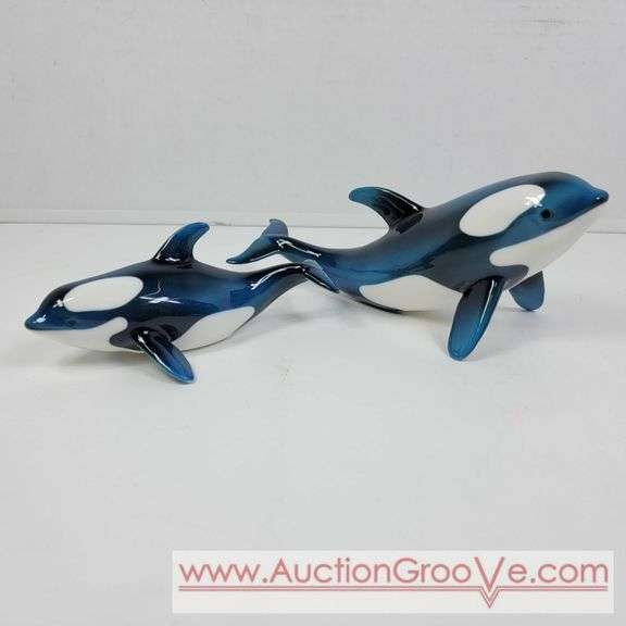 2 Ceramic Whale Figuines. 7 x 3 and 5 x 2. A