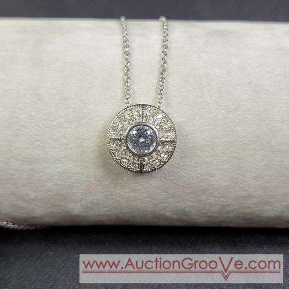Silver Tone Avon Necklace. T5